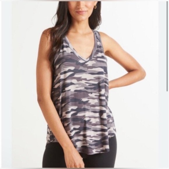 Evereve Liv Tunic Tank In Camo Size S - Picture 1 of 4